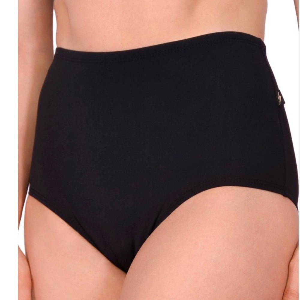 Cleo the Hurricane High Waisted Hot Pant